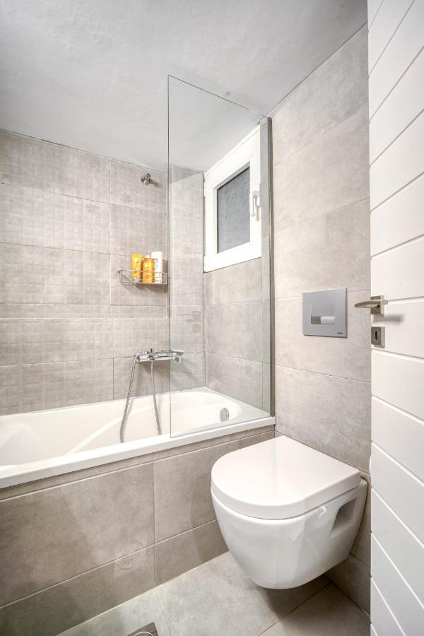 Delightful Stylish Two Bedroom Condo In Hip Area Of Central Atenas Exterior foto